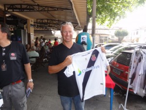 O amigo Bjorn, Norueguês, que participou do evento e levou a camisa "Camisas Negras" como presente para seu filho na Noruega.