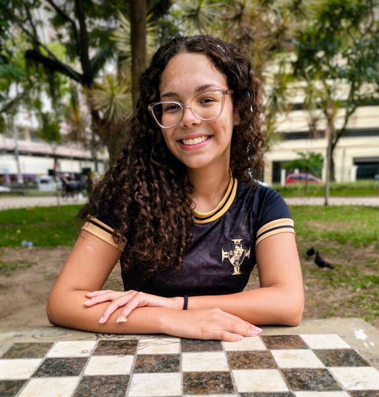 ELAS & O PROFESSOR – BRU