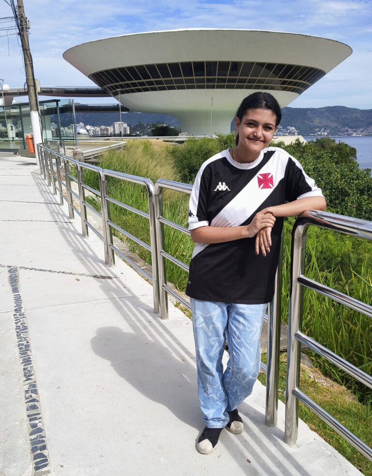 ELAS & O PROFESSOR – ÚRSULLA ROCHA