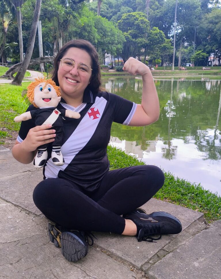 ELAS & O PROFESSOR – JÚLIA