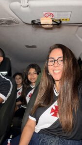 ELAS & O PROFESSOR – ADRIANA MACRINI
